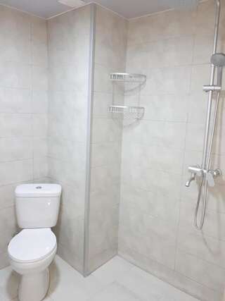 Гостевой дом Elene Батуми Стандартный трехместный номер с видом на море-8