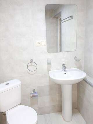 Гостевой дом Elene Батуми Стандартный трехместный номер с видом на море-9